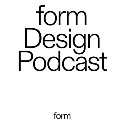 In einer schwarzen schlichten Schrift &quot;form Design Podcast&quot;