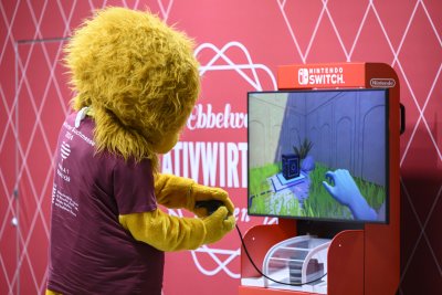 Hessen Löwe spielt Nintendo Switch