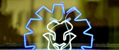 Bild des Löwenlogos als Neon-LEuchtreklame