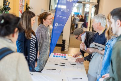 Empfang der Teilnehmenden durch das Team der Hessen Agentur