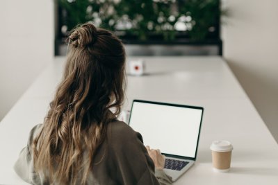 Frau am Laptop Frau am Laptop